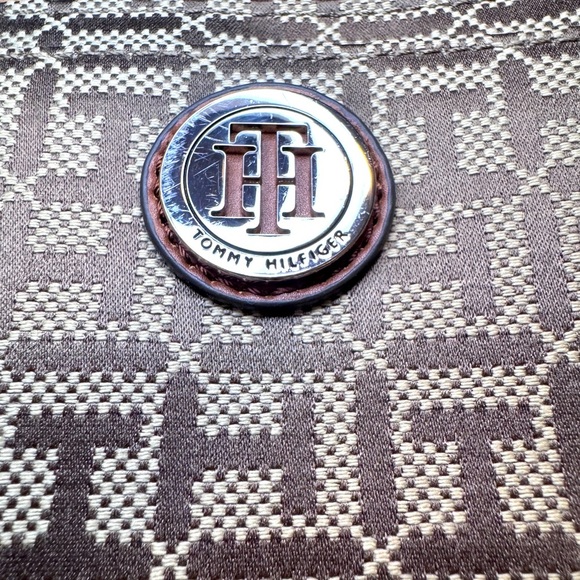 🆕 Tommy Hilfiger Women's Logo Monogram Jacquard Phone
Wristlet Wallet Clutch - Picture 3 of 10